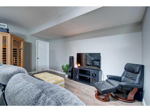 283211 Township Road 284, Rural Rocky View County, AB - Indoor Photo Showing Bedroom