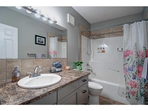 283211 Township Road 284, Rural Rocky View County, AB - Indoor Photo Showing Bathroom