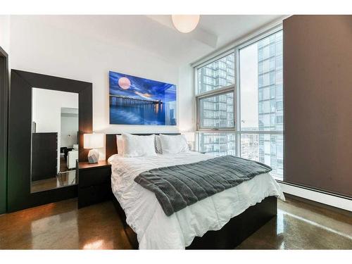 906-135 13 Avenue Sw, Calgary, AB - Indoor Photo Showing Bedroom