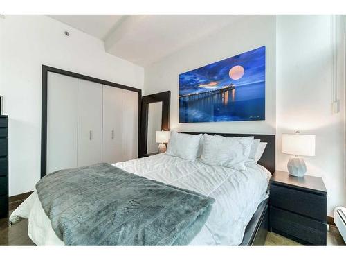 906-135 13 Avenue Sw, Calgary, AB - Indoor Photo Showing Bedroom