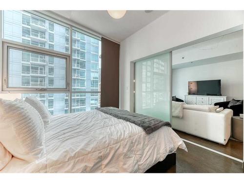 906-135 13 Avenue Sw, Calgary, AB - Indoor Photo Showing Bedroom