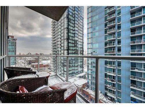 906-135 13 Avenue Sw, Calgary, AB - Outdoor With Balcony