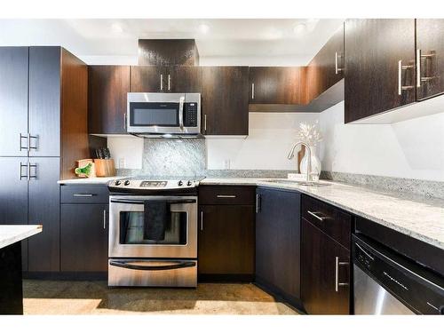 906-135 13 Avenue Sw, Calgary, AB - Indoor Photo Showing Kitchen With Stainless Steel Kitchen With Upgraded Kitchen