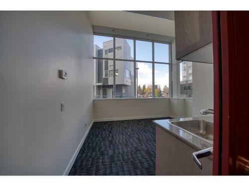 708-10 Brentwood Common Nw, Calgary, AB - Indoor