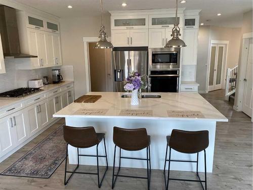 729 Mandalay Avenue Nw, Carstairs, AB - Indoor Photo Showing Kitchen With Upgraded Kitchen