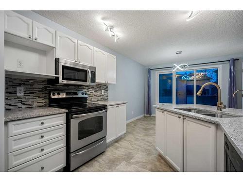 78 Evansmeade Circle Nw, Calgary, AB - Indoor Photo Showing Kitchen With Double Sink With Upgraded Kitchen