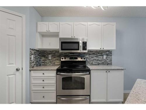 78 Evansmeade Circle Nw, Calgary, AB - Indoor Photo Showing Kitchen