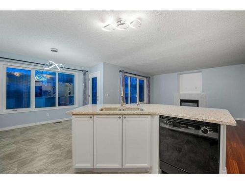 78 Evansmeade Circle Nw, Calgary, AB - Indoor Photo Showing Kitchen With Double Sink