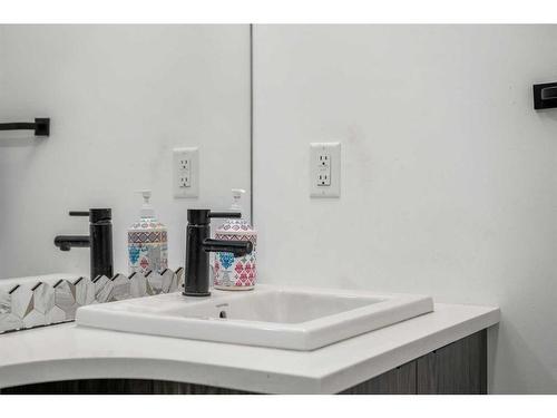 16 Walgrove Common Se, Calgary, AB - Indoor Photo Showing Bathroom