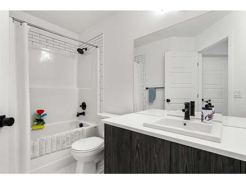 16 Walgrove Common Se, Calgary, AB - Indoor Photo Showing Bathroom