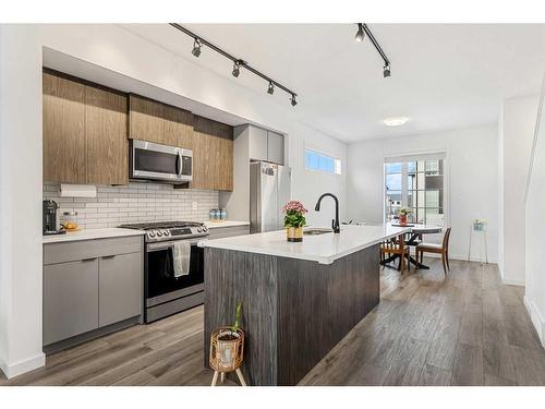 16 Walgrove Common Se, Calgary, AB - Indoor Photo Showing Kitchen With Upgraded Kitchen