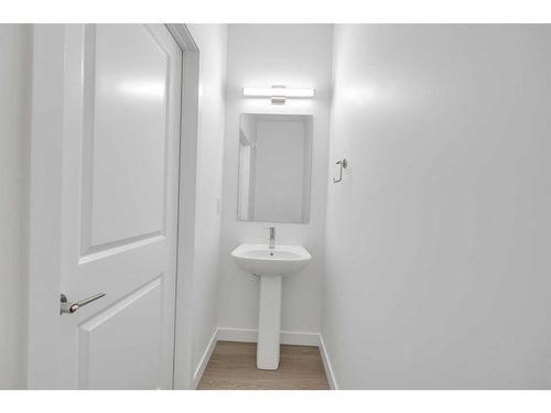 305 Baneberry Way Sw, Airdrie, AB - Indoor Photo Showing Bathroom