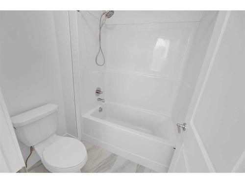 305 Baneberry Way Sw, Airdrie, AB - Indoor Photo Showing Bathroom