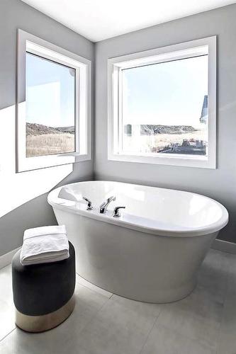 91 Sundown Crescent, Cochrane, AB - Indoor Photo Showing Bathroom