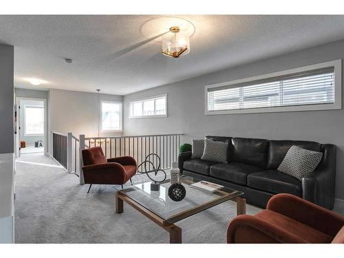 91 Sundown Crescent, Cochrane, AB - Indoor Photo Showing Living Room