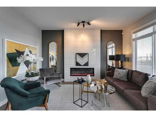 91 Sundown Crescent, Cochrane, AB - Indoor Photo Showing Living Room