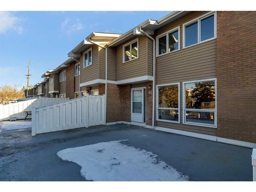 61-116 Silver Crest Drive Nw, Calgary, AB - Outdoor