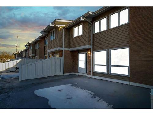 61-116 Silver Crest Drive Nw, Calgary, AB - Outdoor