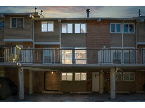 61-116 Silver Crest Drive Nw, Calgary, AB - Outdoor