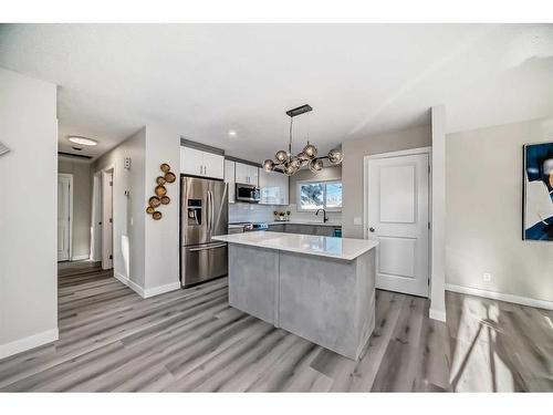 232 Manora Crescent Ne, Calgary, AB - Indoor Photo Showing Kitchen