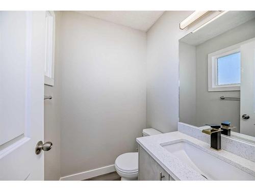 232 Manora Crescent Ne, Calgary, AB - Indoor Photo Showing Bathroom