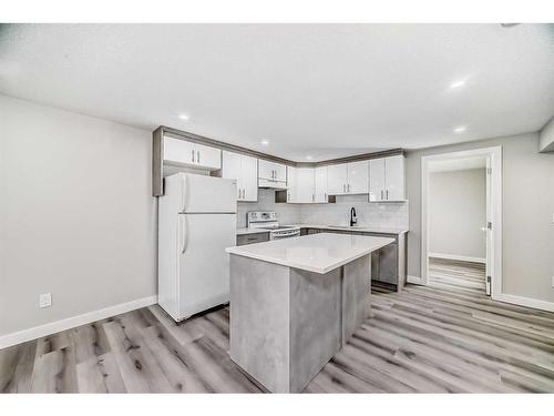 232 Manora Crescent Ne, Calgary, AB - Indoor Photo Showing Kitchen