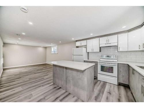 232 Manora Crescent Ne, Calgary, AB - Indoor Photo Showing Kitchen