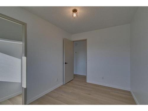 2712 Doverbrook Road Se, Calgary, AB - Indoor Photo Showing Other Room