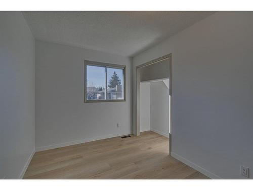 2712 Doverbrook Road Se, Calgary, AB - Indoor Photo Showing Other Room