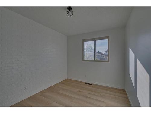 2712 Doverbrook Road Se, Calgary, AB - Indoor Photo Showing Other Room