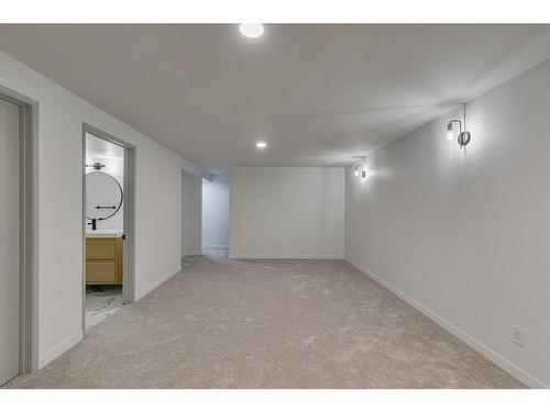 2712 Doverbrook Road Se, Calgary, AB - Indoor Photo Showing Other Room