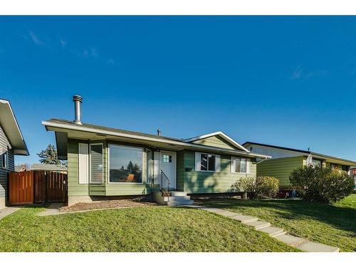 2712 Doverbrook Road Se, Calgary, AB - Outdoor