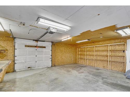 2712 Doverbrook Road Se, Calgary, AB - Indoor Photo Showing Garage