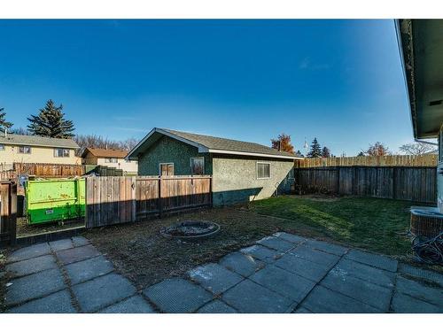 2712 Doverbrook Road Se, Calgary, AB - Outdoor With Backyard