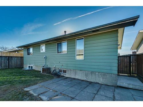 2712 Doverbrook Road Se, Calgary, AB - Outdoor