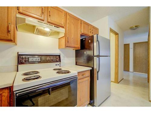 72 Sandarac Circle Nw, Calgary, AB - Indoor Photo Showing Kitchen