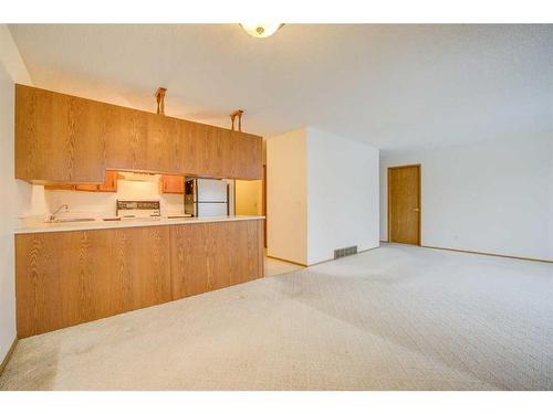 72 Sandarac Circle Nw, Calgary, AB - Indoor Photo Showing Kitchen