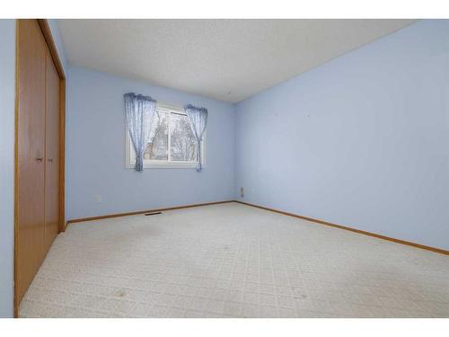 72 Sandarac Circle Nw, Calgary, AB - Indoor Photo Showing Other Room