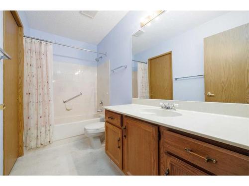 72 Sandarac Circle Nw, Calgary, AB - Indoor Photo Showing Bathroom