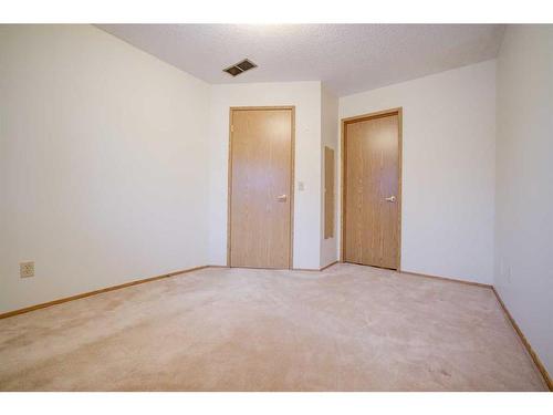 72 Sandarac Circle Nw, Calgary, AB - Indoor Photo Showing Other Room