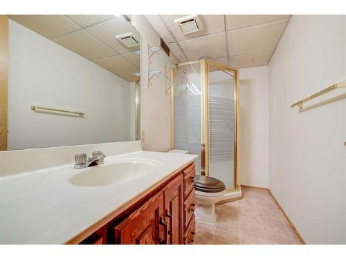 72 Sandarac Circle Nw, Calgary, AB - Indoor Photo Showing Bathroom