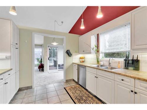 4 Sierra Vista Circle Sw, Calgary, AB - Indoor Photo Showing Kitchen With Double Sink