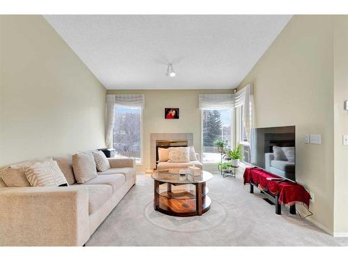 4 Sierra Vista Circle Sw, Calgary, AB - Indoor Photo Showing Living Room