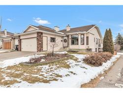 4 Sierra Vista Circle SW Calgary, AB T3H 3A6