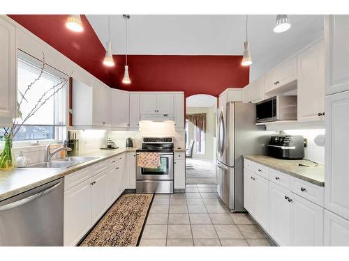 4 Sierra Vista Circle Sw, Calgary, AB - Indoor Photo Showing Kitchen With Double Sink