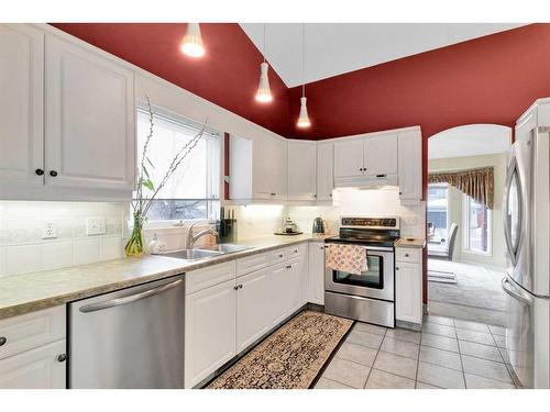 4 Sierra Vista Circle Sw, Calgary, AB - Indoor Photo Showing Kitchen With Double Sink