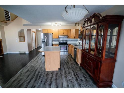 3 Saddlemont Close Ne, Calgary, AB - Indoor Photo Showing Kitchen