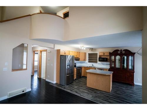 3 Saddlemont Close Ne, Calgary, AB - Indoor Photo Showing Kitchen