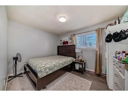 1204 60 Street Se, Calgary, AB - Indoor Photo Showing Bedroom