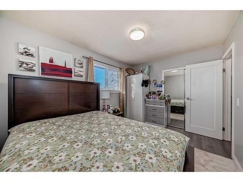 1204 60 Street Se, Calgary, AB - Indoor Photo Showing Bedroom